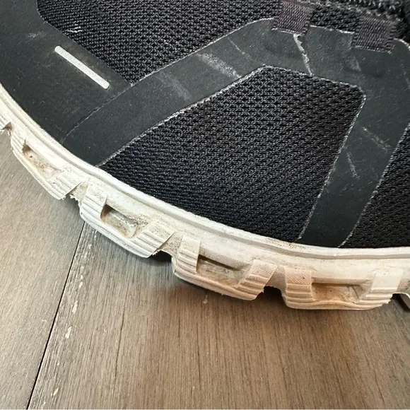 On Cloud 6 running shoes in black and whiteMen’s size 14